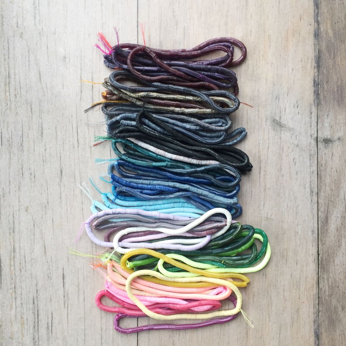 MARTIN BORDADOR - Kit 50 lentejuelas 4mm cazuela