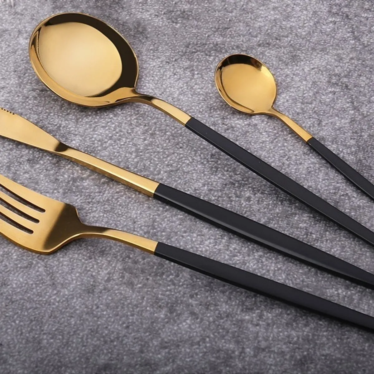 BJ HOGAR - Set Cubiertos 16 Piezas Acero inoxidable - Dorado y Negro