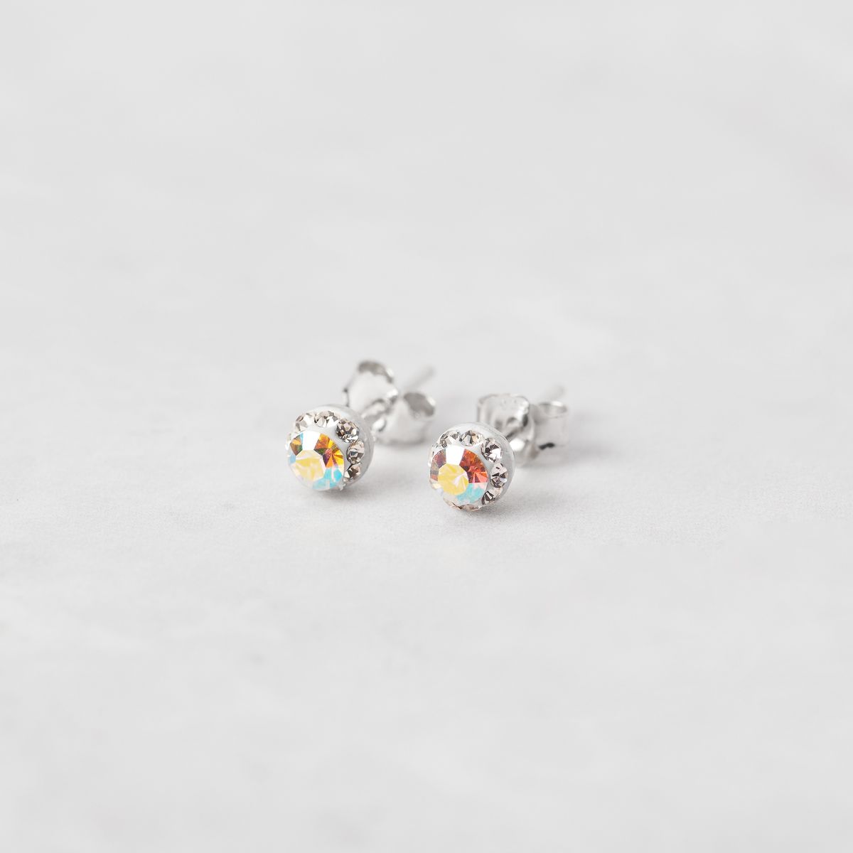 BY LAS CAYETANAS - Aros pegados en Plata 925 con cristal Swarovski ® tornasol.