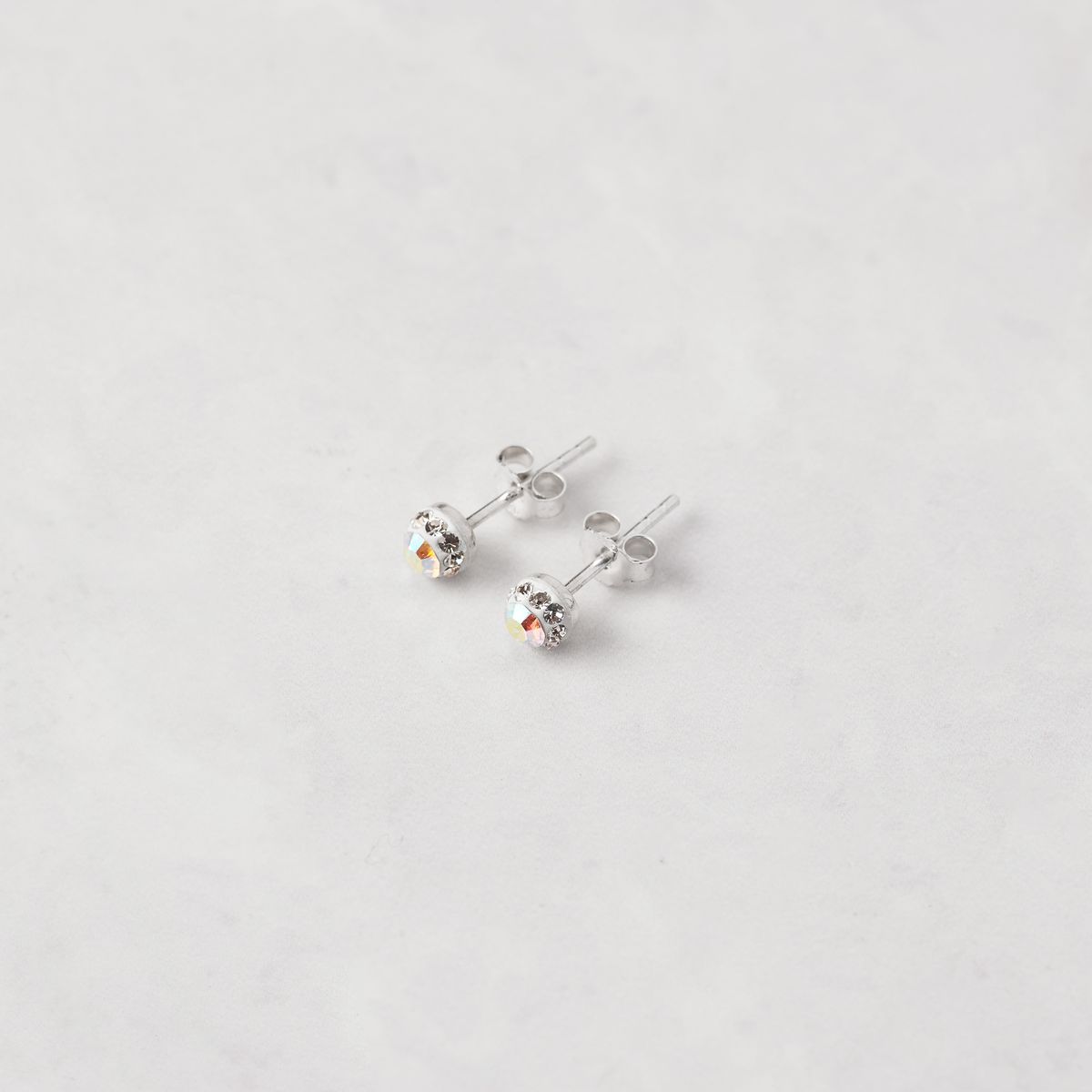 BY LAS CAYETANAS - Aros pegados en Plata 925 con cristal Swarovski ® tornasol.