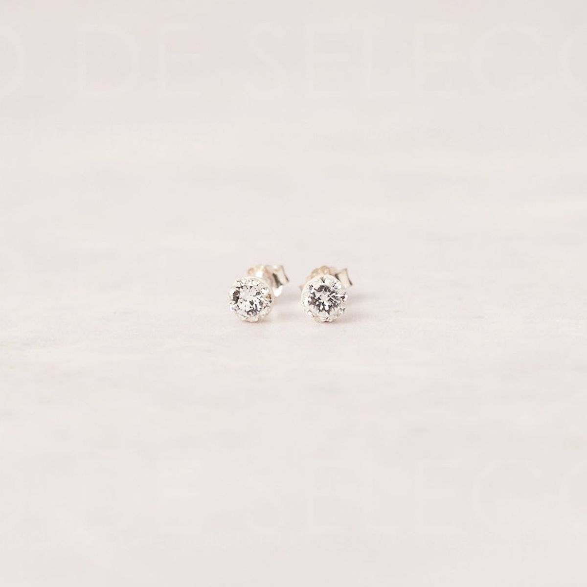 BY LAS CAYETANAS - Aros pegados en Plata 925 con cristal Swarovski ® blanco.