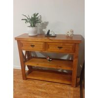 Mesa de arrimo Miel con 2 cajones