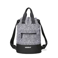 TAVI NOIR - Mochila Flex Cinch Plomo Vooray