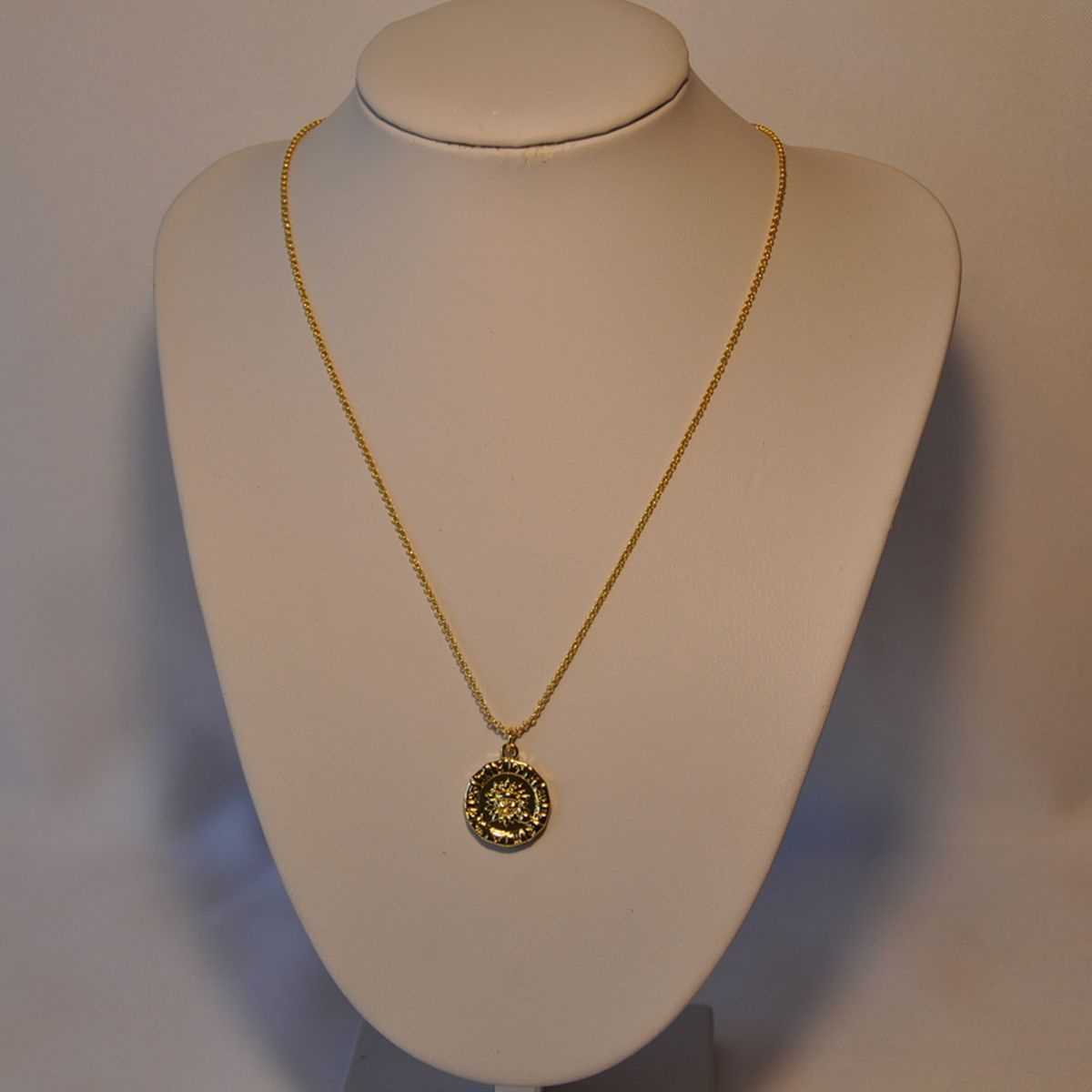 CAT JOYAS - Cadena enchapada en oro con colgante de sol