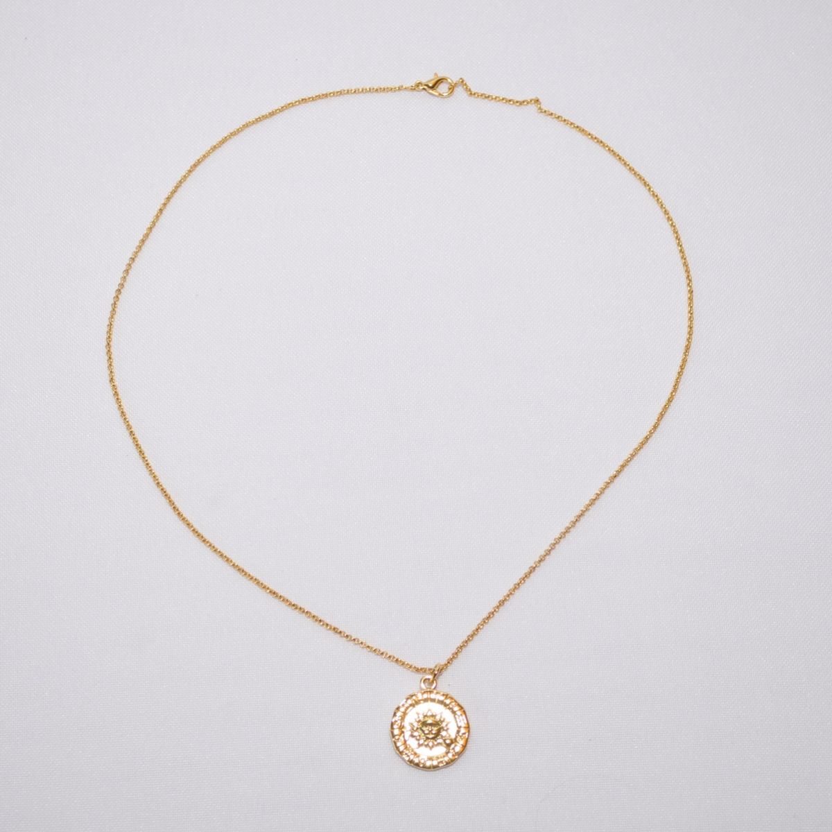 CAT JOYAS - Cadena enchapada en oro con colgante de sol