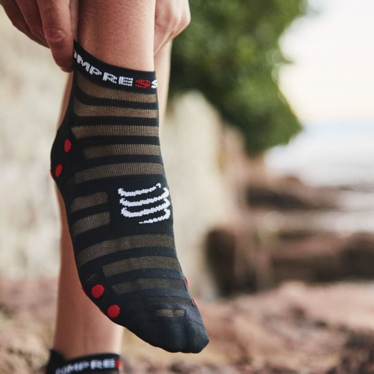 COMPRESSPORT - Calcetín Pro Racing V4.0 Ultraligth Runlow Negro Compressport
