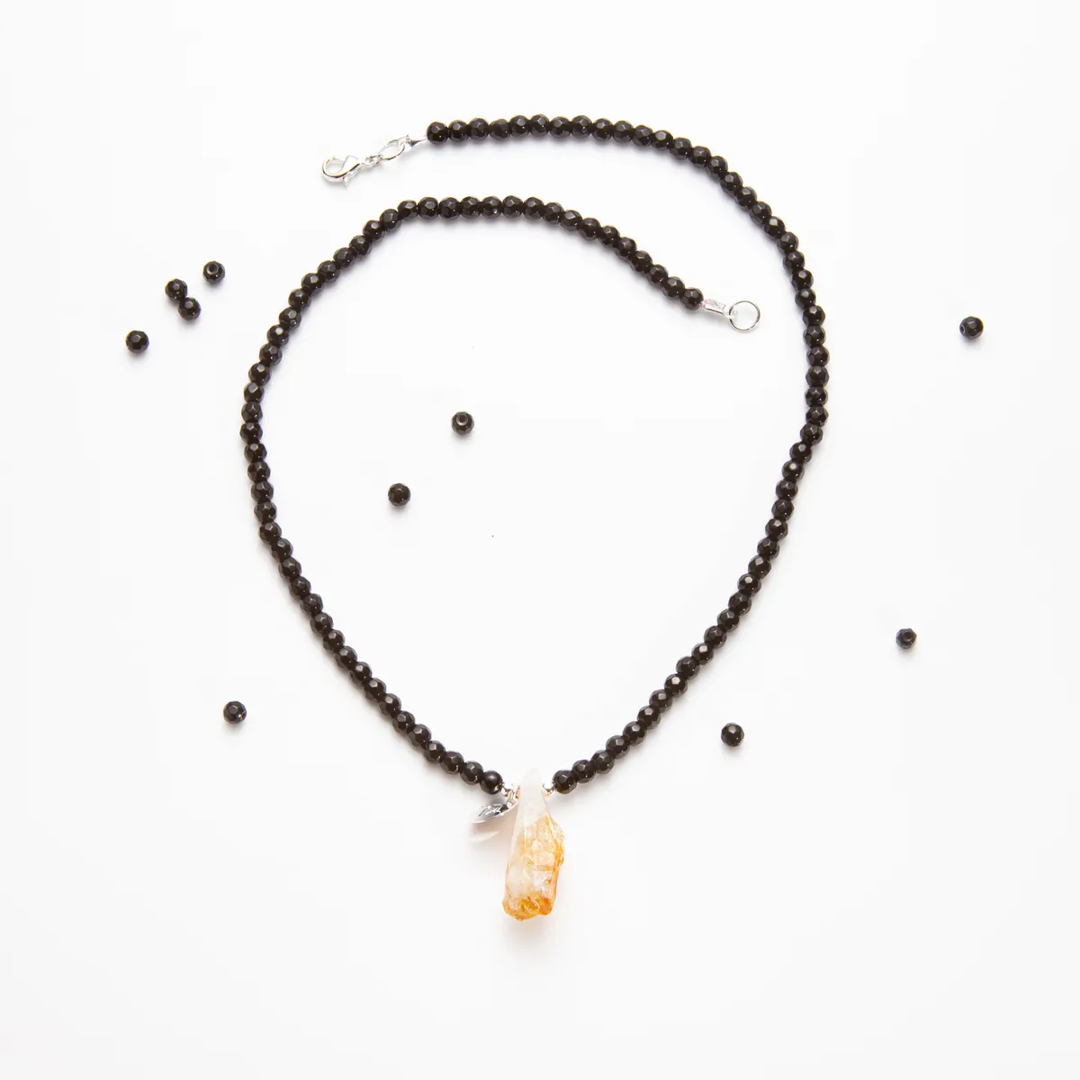 MCPTIENDATALLER - Collar de ágatas negra y colgante citrino