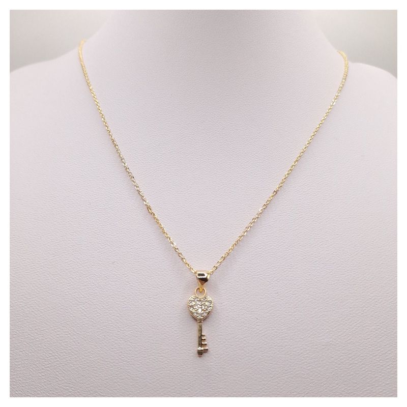 CAT JOYAS - cadena con colgante de llave con corazón con circón enchapado en oro