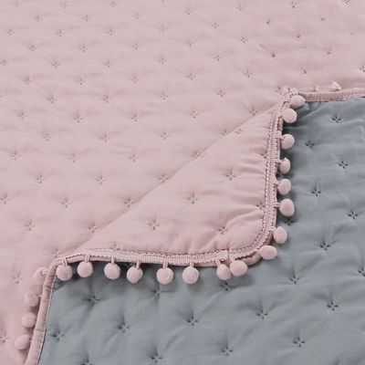 Imagen 2 del producto Cubrecama de Algodon pompón 1.5 plazas Rosado.