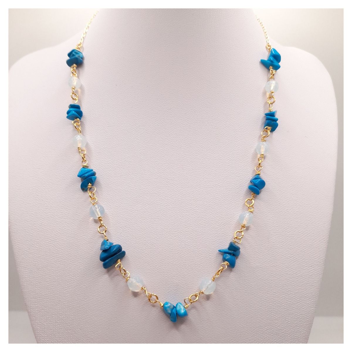 CAT JOYAS - Collar de turquesas con piedra luna bañada en oro