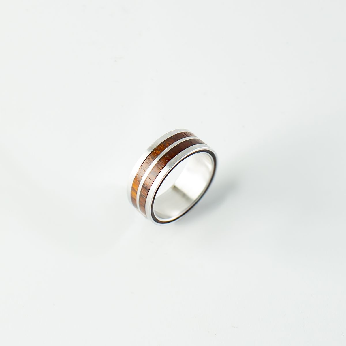 VENTUM - Anillo Hombre de Madera Palo de Rosa y Aluminio Hecho a Mano.