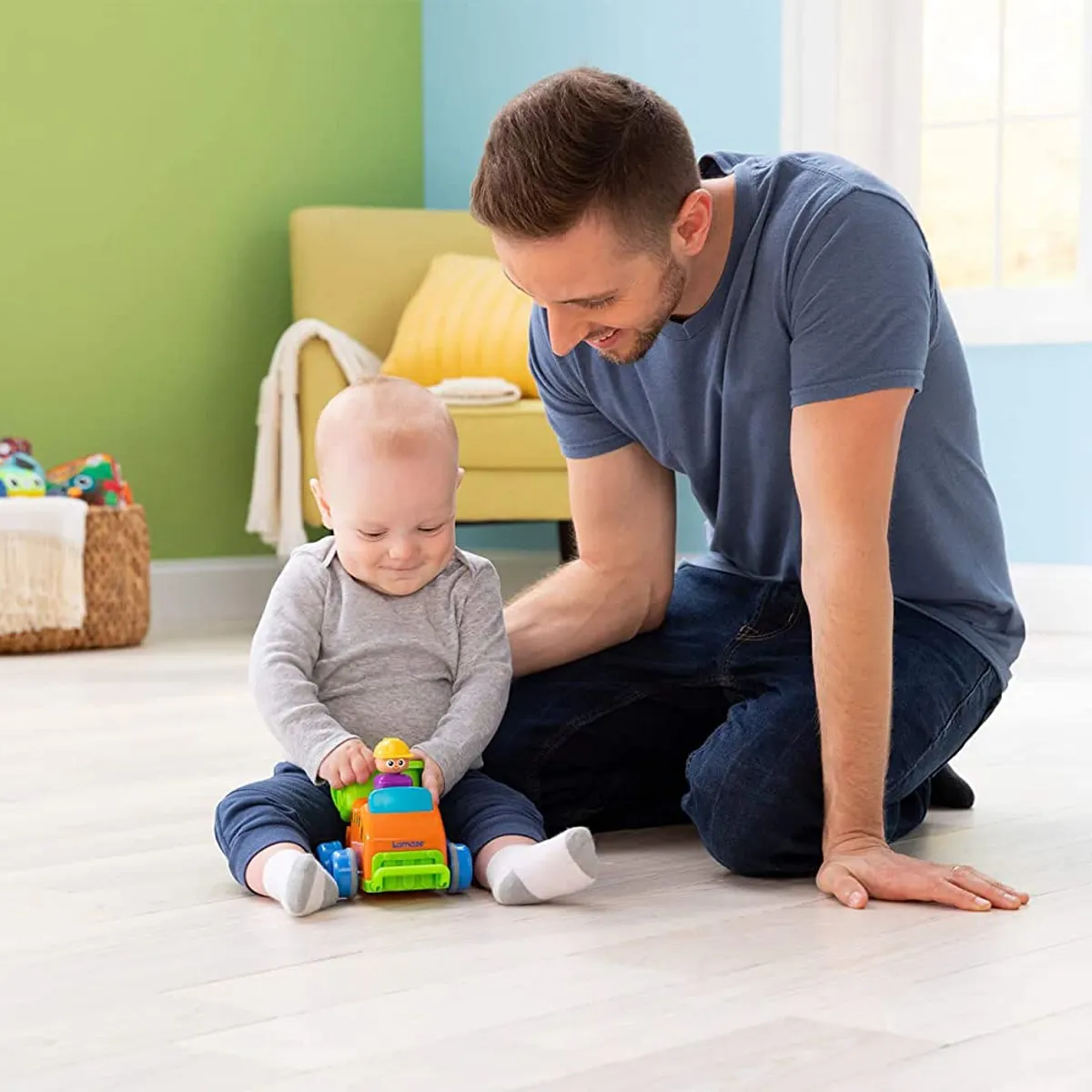 LAMAZE - CAMION PRESS AND GO LAMAZE - JUGUETES DE DESARROLLO