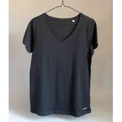 SANTA PECADORA - Polera cuello V algodón orgánico negro