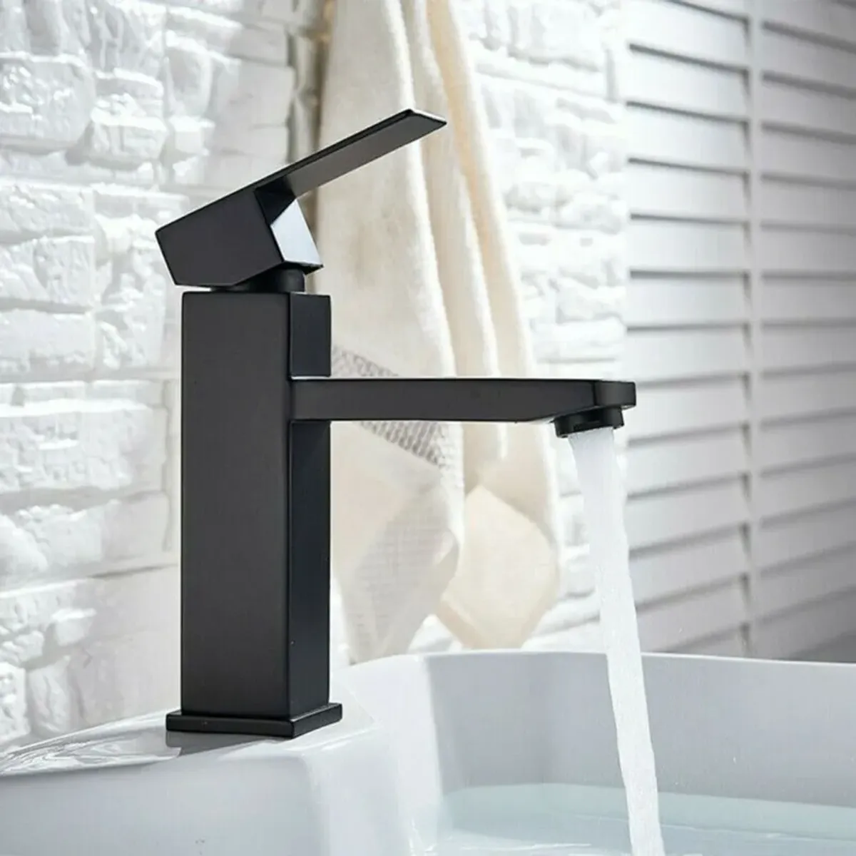 AIZO - Llave de Lavamanos Monomando De Acero Inoxidable Para Cocina o Baño Negro