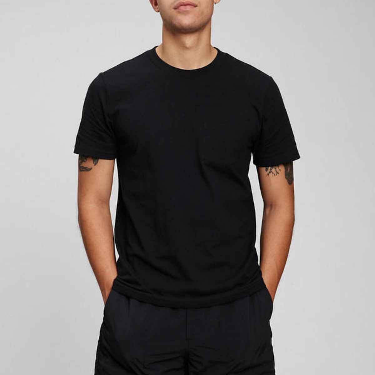 GAP - Polera Manga Corta Bolsillo Negro GAP