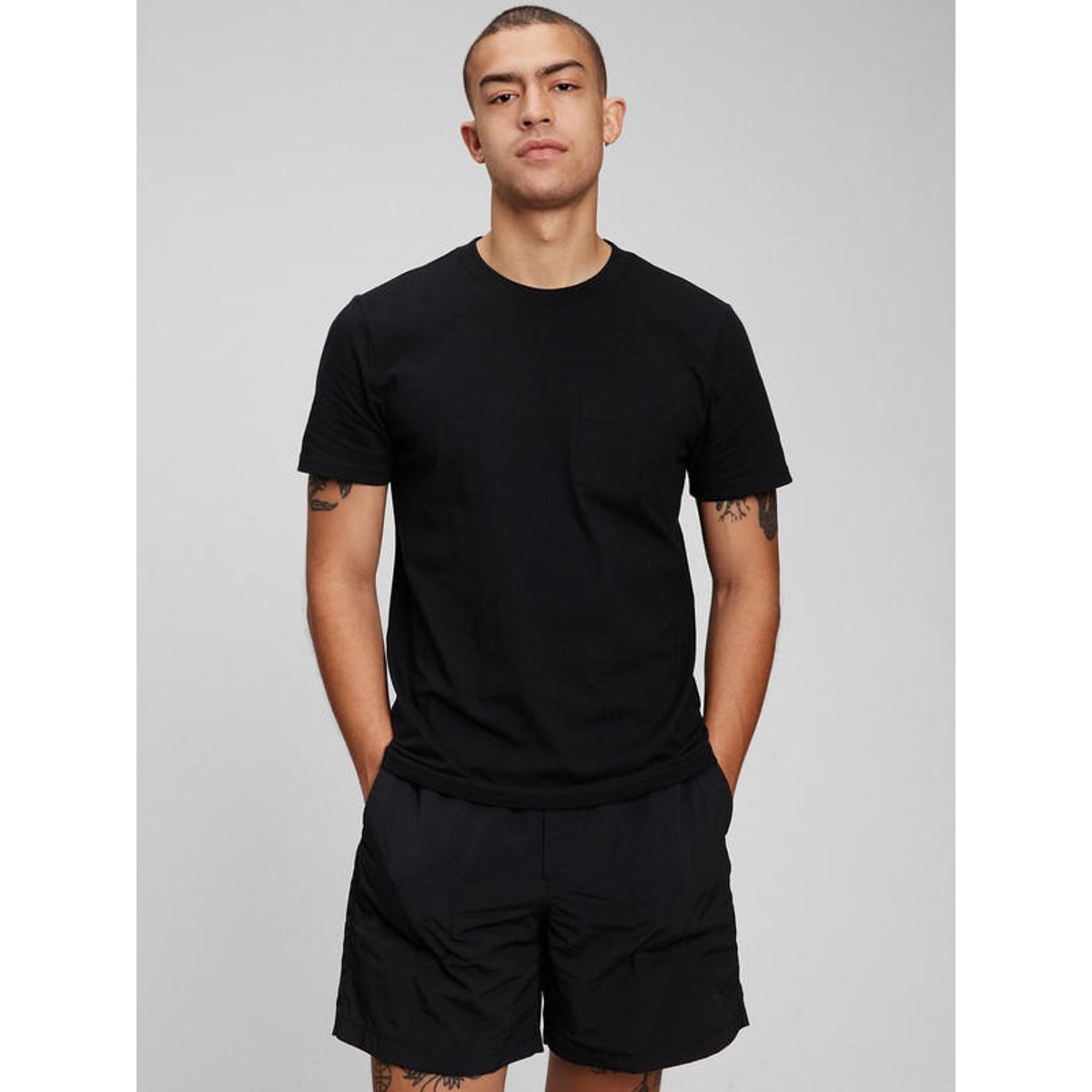 GAP - Polera Manga Corta Bolsillo Negro GAP