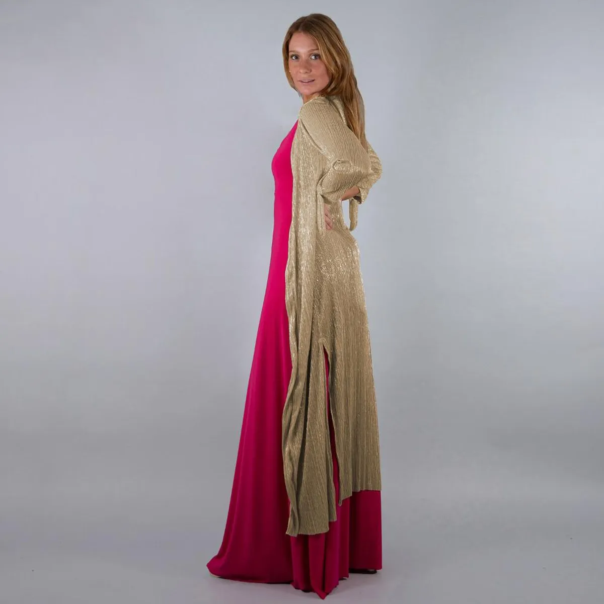MARIA PASKARO - Tapado Kimono Largo Verona Dorado Claro Plisado Metalizado Maria Paskaro - Dorado