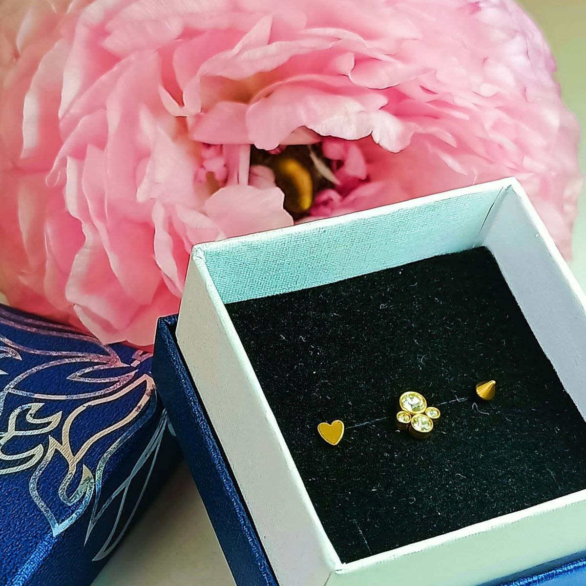ELBAULDEJUMA - Conjunto set Piercing a presión Chapado En Oro 18k Nostril Labret Flor