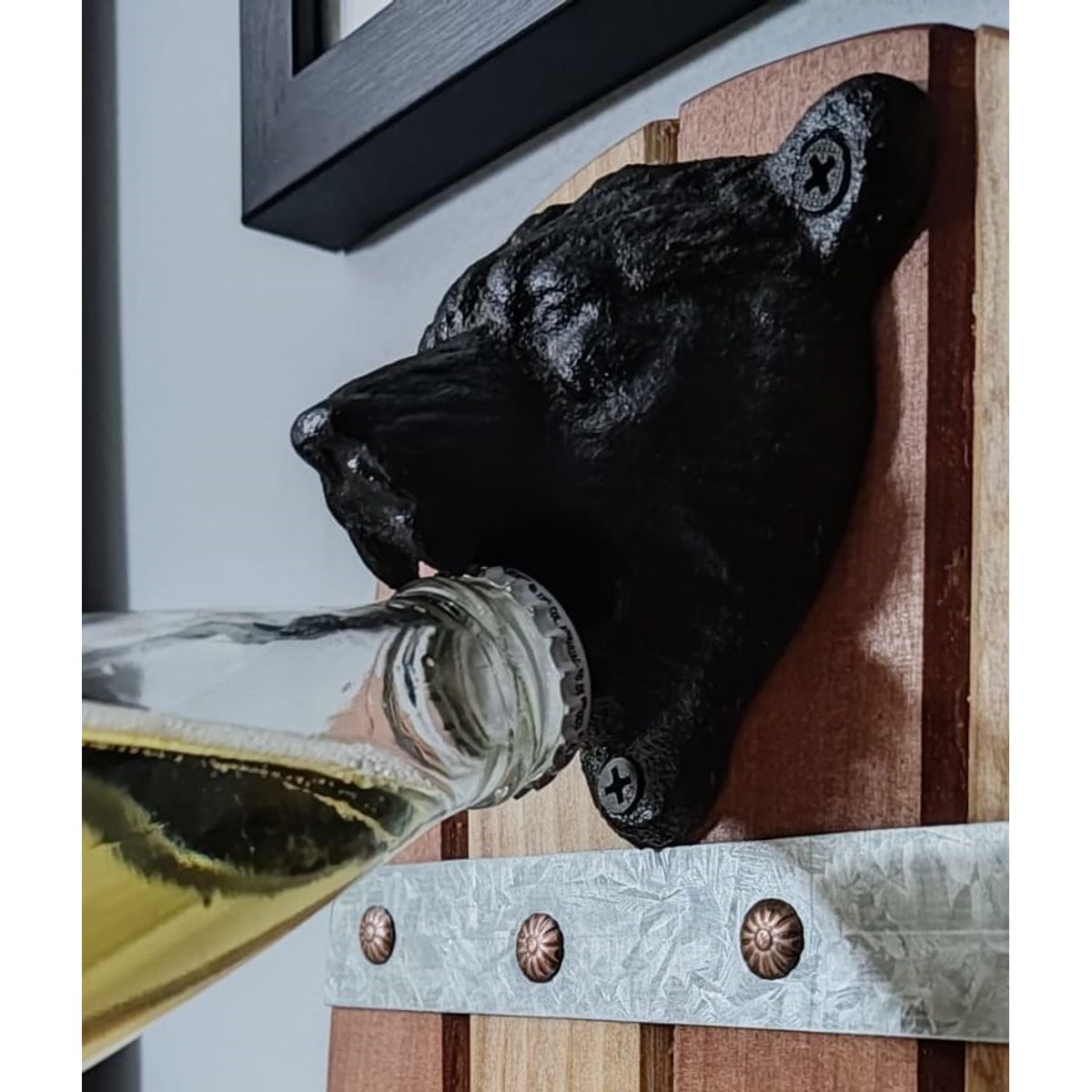 WW DESIGN - Destapador de Cerveza de Pared “Cabeza de Oso”  Hierro Fundido Diseño Rústico