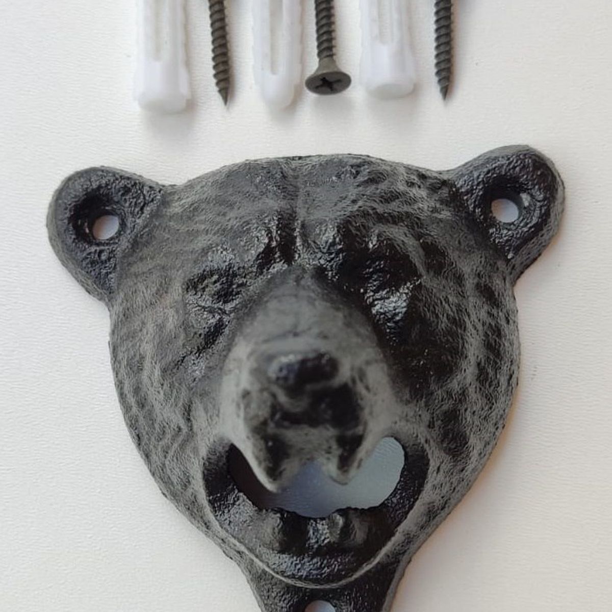 WW DESIGN - Destapador de Cerveza de Pared “Cabeza de Oso”  Hierro Fundido Diseño Rústico