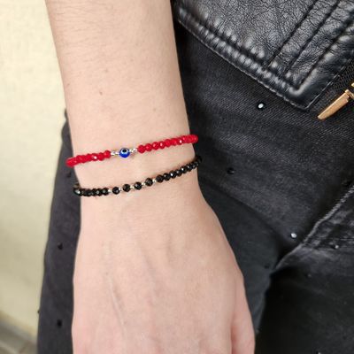 Imagen 2 del producto Pulsera mujer cristales rojos con ojo turco y bolitas de plata