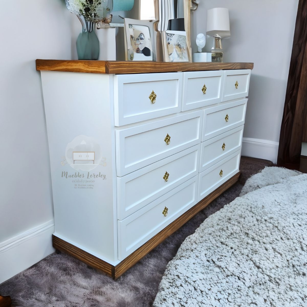 RUSTIC STYLE - COMODA MADERA 9 CAJONES BLANCA Y NOGAL CON TIRADOR DORADO