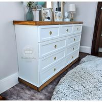 COMODA MADERA 9 CAJONES BLANCA Y NOGAL CON TIRADOR DORADO