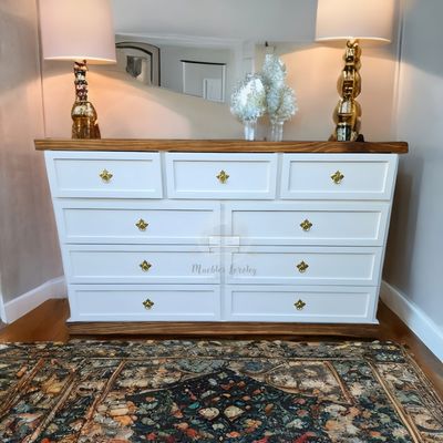 Imagen 2 del producto COMODA MADERA 9 CAJONES BLANCA Y NOGAL CON TIRADOR DORADO