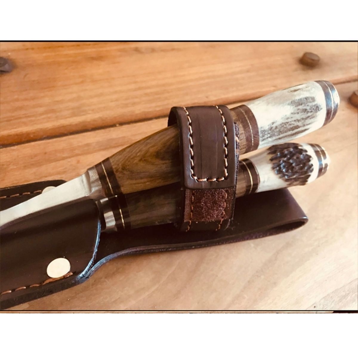 AL FILO DEL GAUCHO - Cubierto Parrillero Ciervo Madera Artesanal