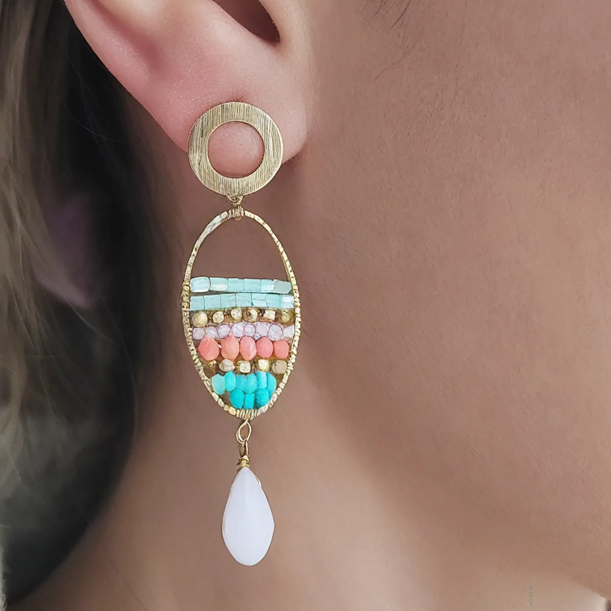 ANDREA COGGIOLA JOYAS - Aros Mostacilla Cristal Bronce Enchapado Oro 18K