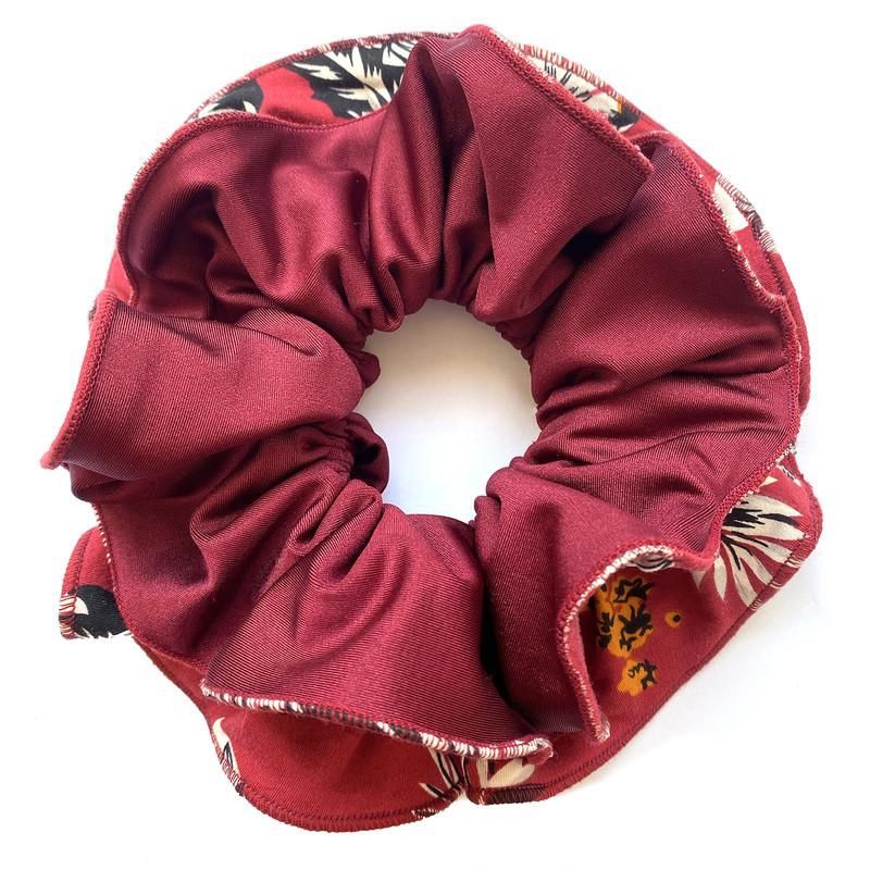MARIA PASKARO - Scrunchie Tulipan Cherry Palmeras Maria Paskaro