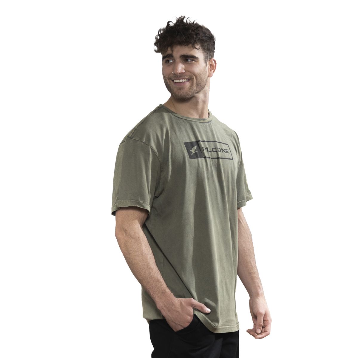 FALCONE - Polera Orgánica Acid-Wash Rectangular Logo V2 Hombre Falcone