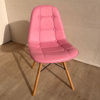 Silla Capitonné Eames Ecocuero Rosa