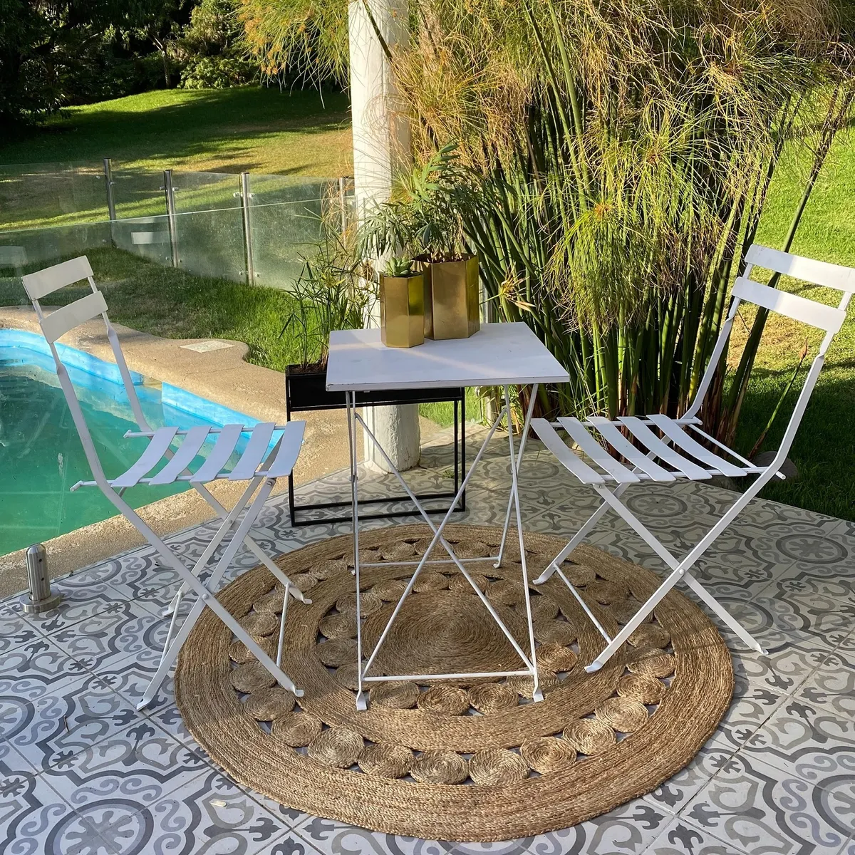 DECOGREEN - SET MESA CON DOS SILLAS VINTAGE CUADRADA BLANCA