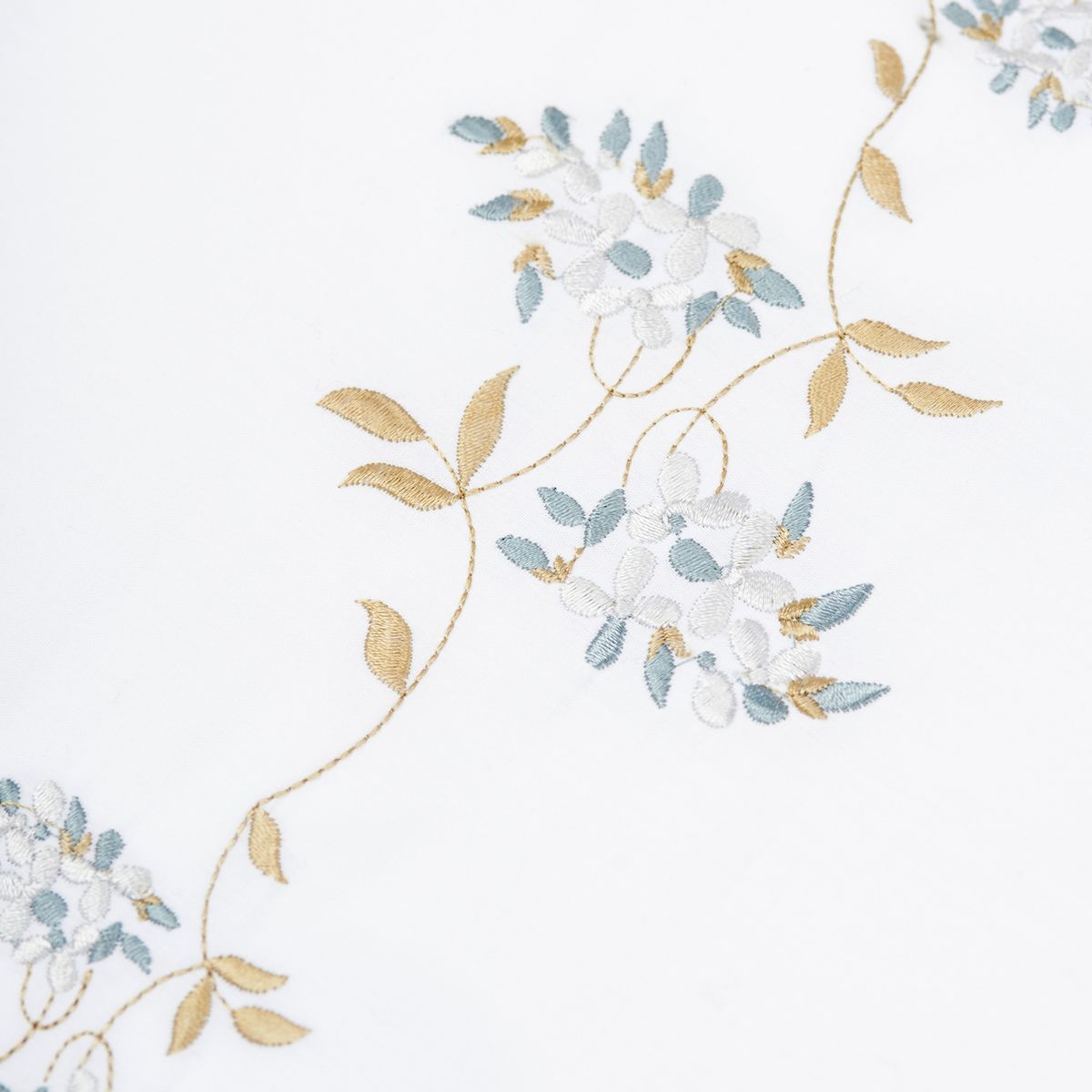 NINA HERRERA - Cubreplumón Bordado Enredadera Azul 220 Hilos 1,5 Plaza