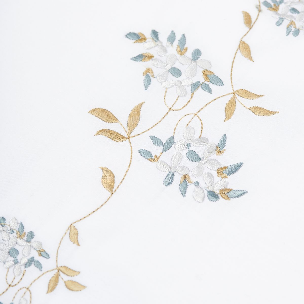 NINA HERRERA - Cubreplumón Bordado Enredadera Azul 220 Hilos King