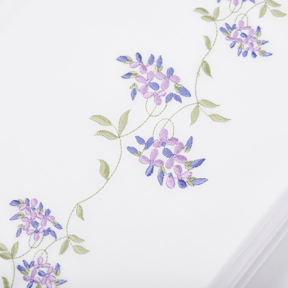 NINA HERRERA - Cubreplumón Bordado Enredadera Lila 220 Hilos Super King