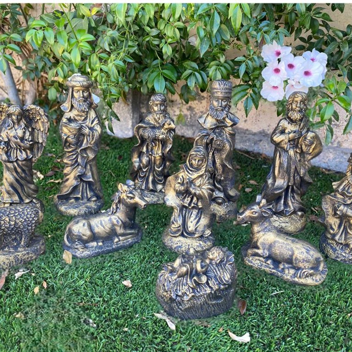 SAT NAM INSPIRES - Pesebre 11 Piezas  10 a 26 cm  la pieza mas alta  / Dorado
