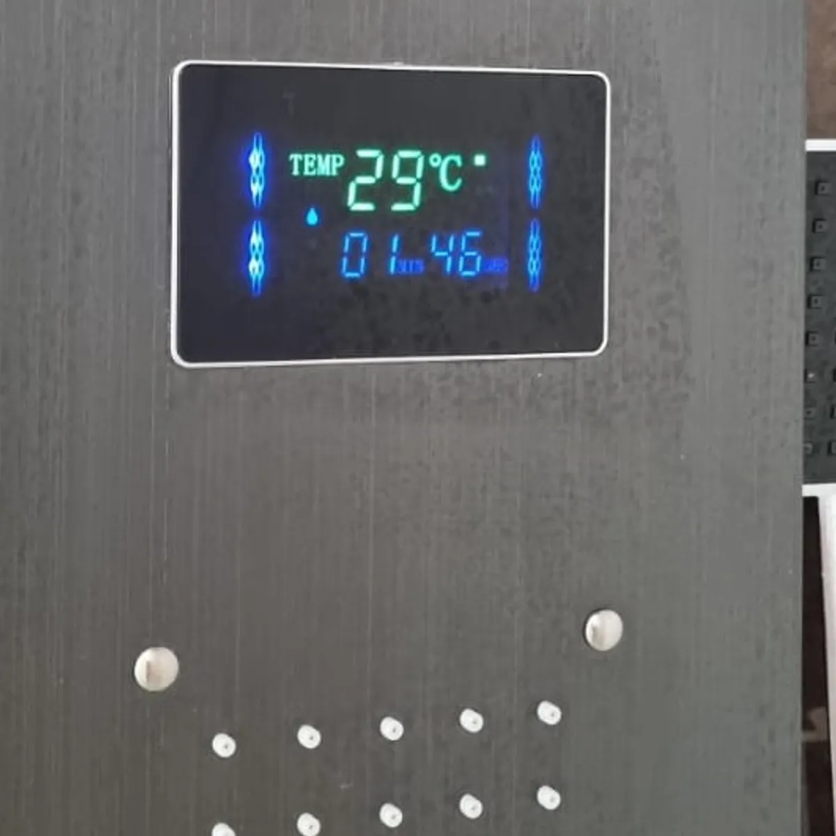 AQUATREND - Columna de Ducha con Panel Digital de Temperatura Color Gris Oscuro