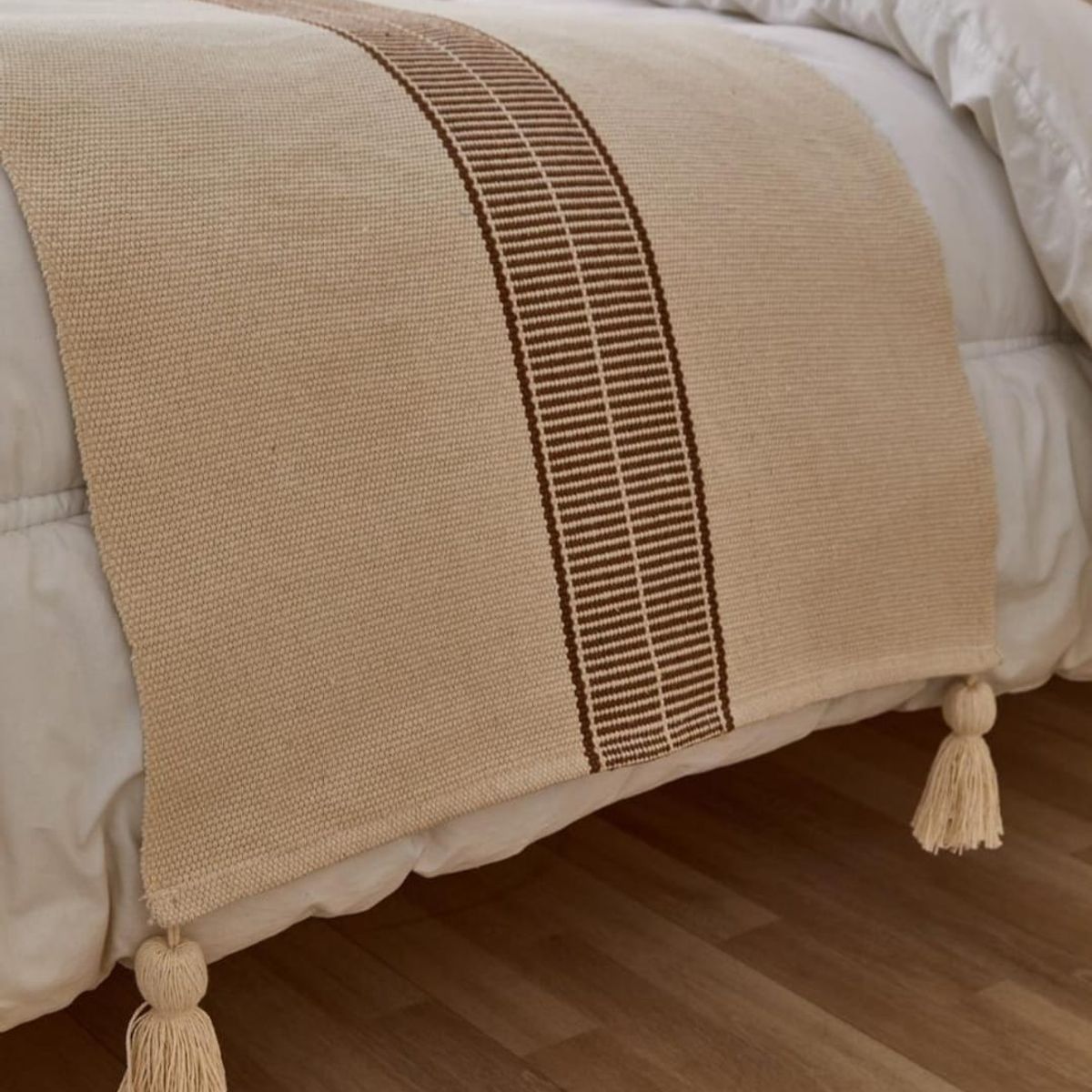 GENERICO - Piecera tejida con borlas 210x 70 cms + dos fundas de cojin