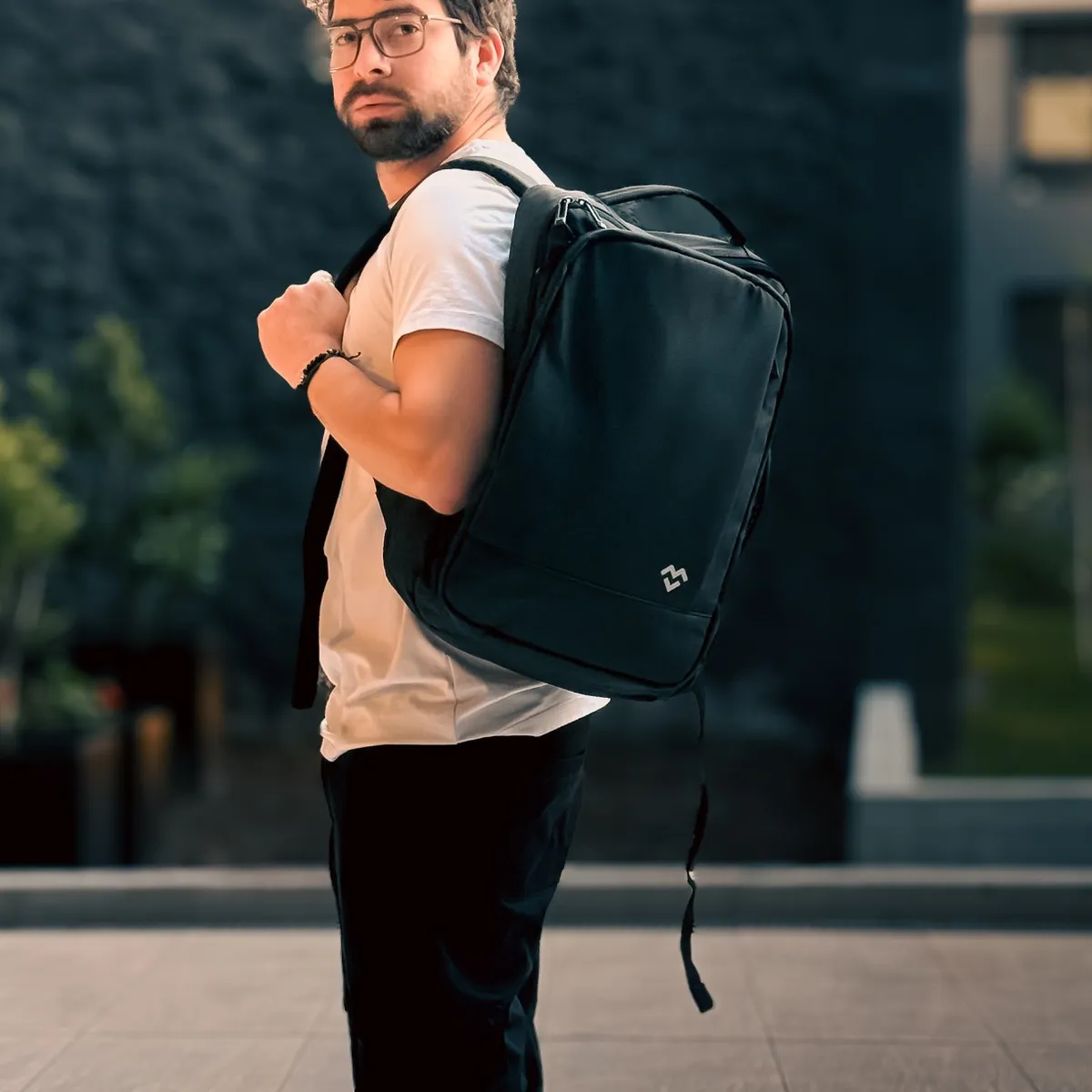 MV MOVAC - Mochila MOVAC Essence Antirrobo Impermeable Unisex Con Puerto USB