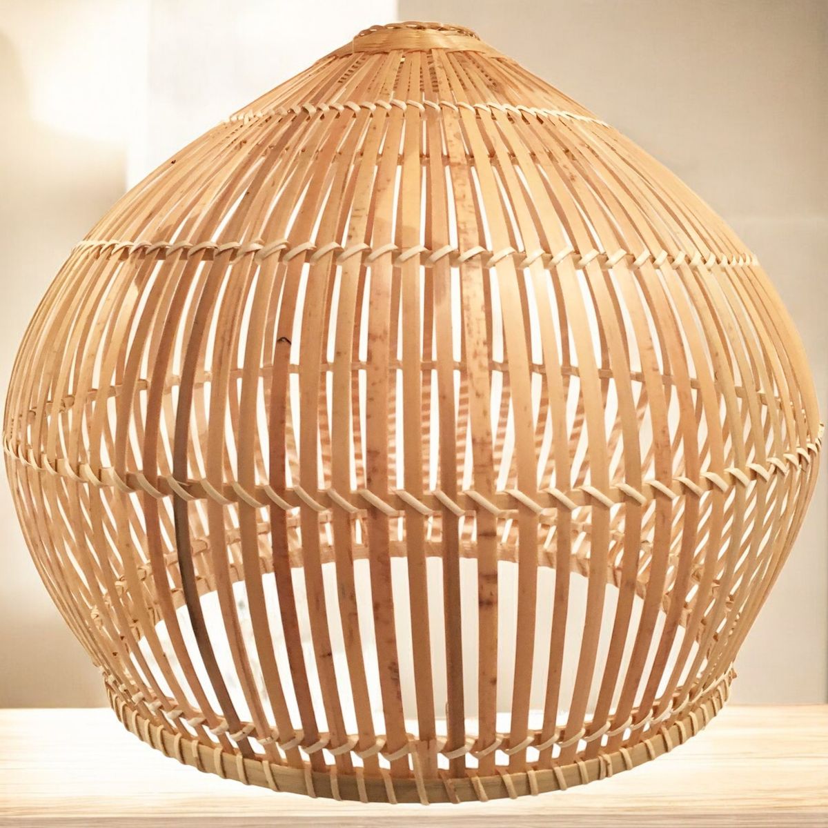 BRIC - Pantalla de Bambú Fibras Naturales Iluminación