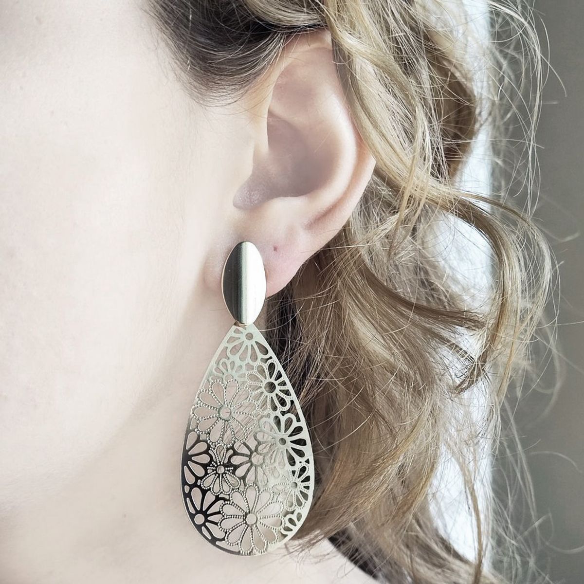 COGGIOLA - Aros Gotas Flores Enchapado Oro 18K