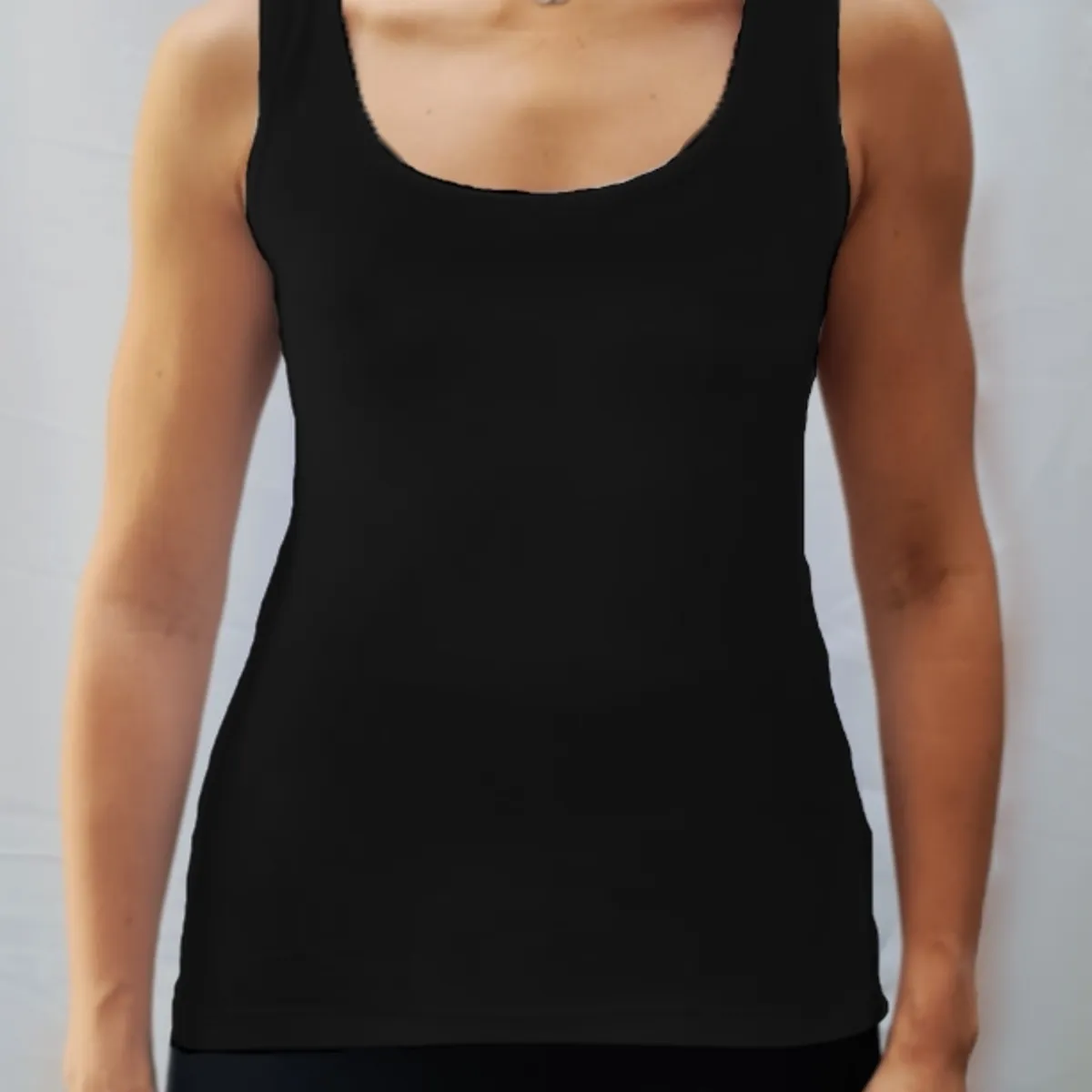 HANANEEL - Camiseta Gina Sin Manga