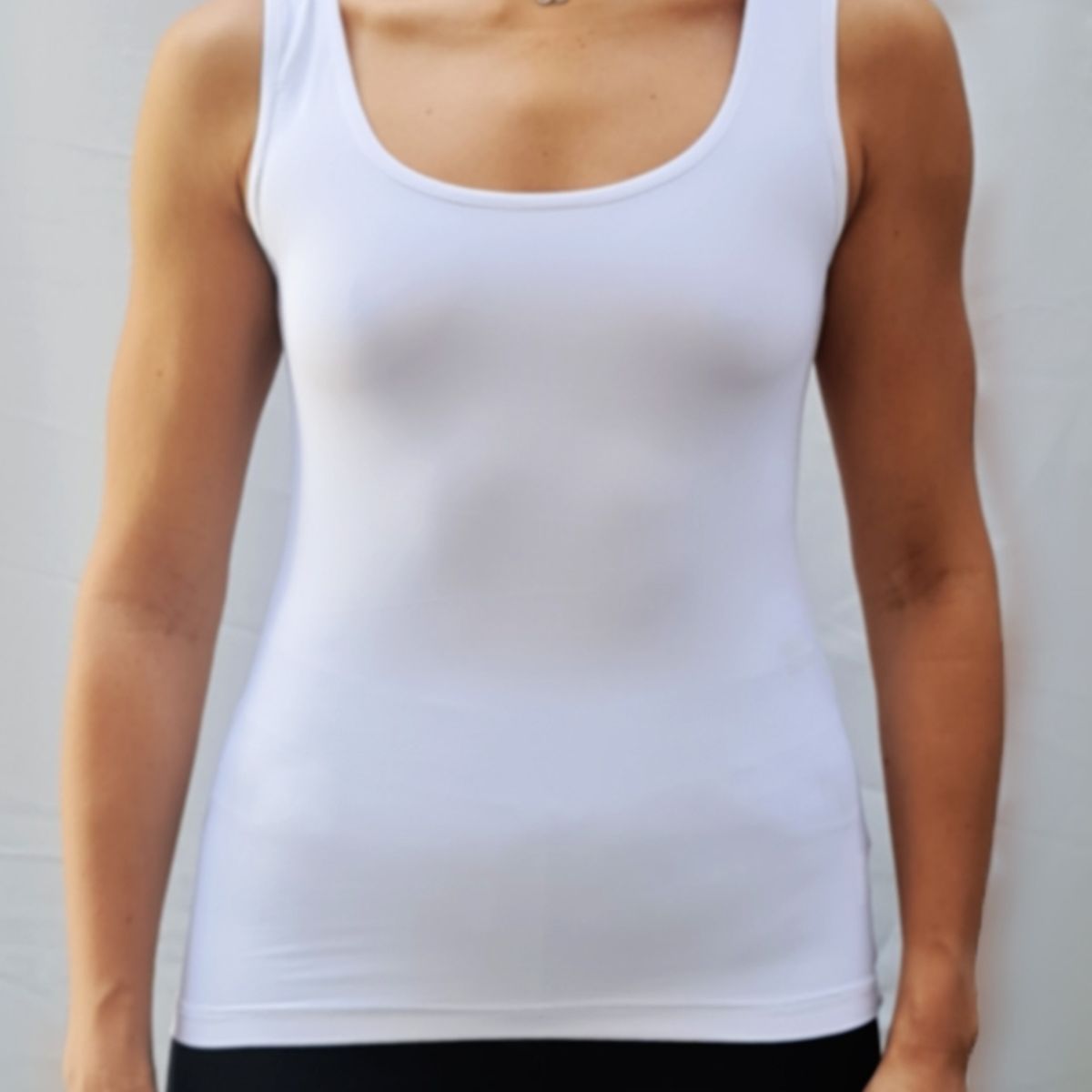 HANANEEL - Camiseta Gina Sin Manga