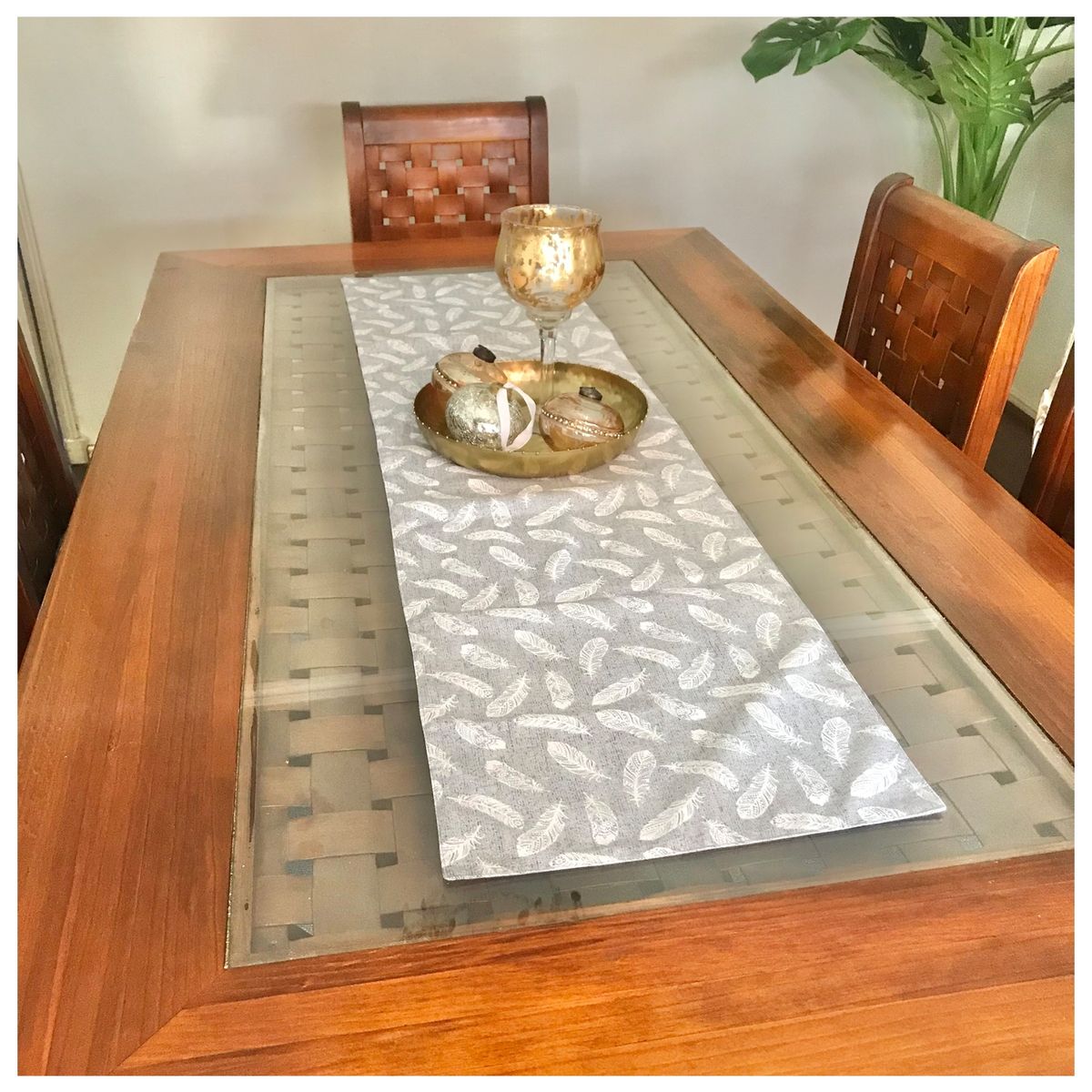 HASELNUSS - Camino de mesa plumas gris