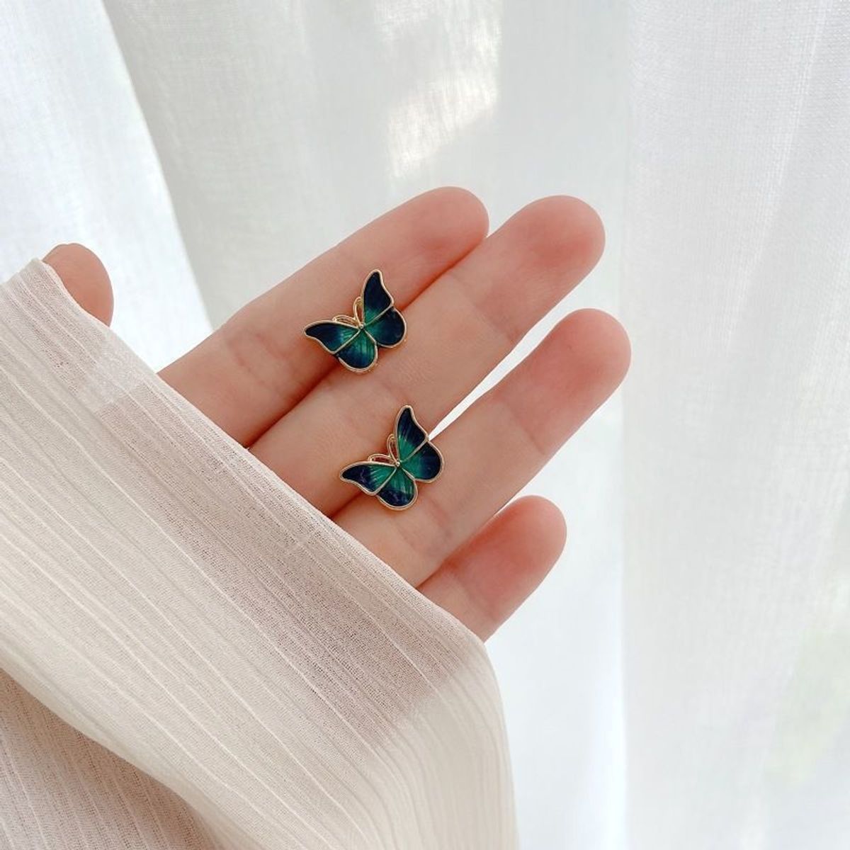 KUANGYE - Aretes De Mariposa Suaves Y Elegantes Para Mujer Bañado en plata