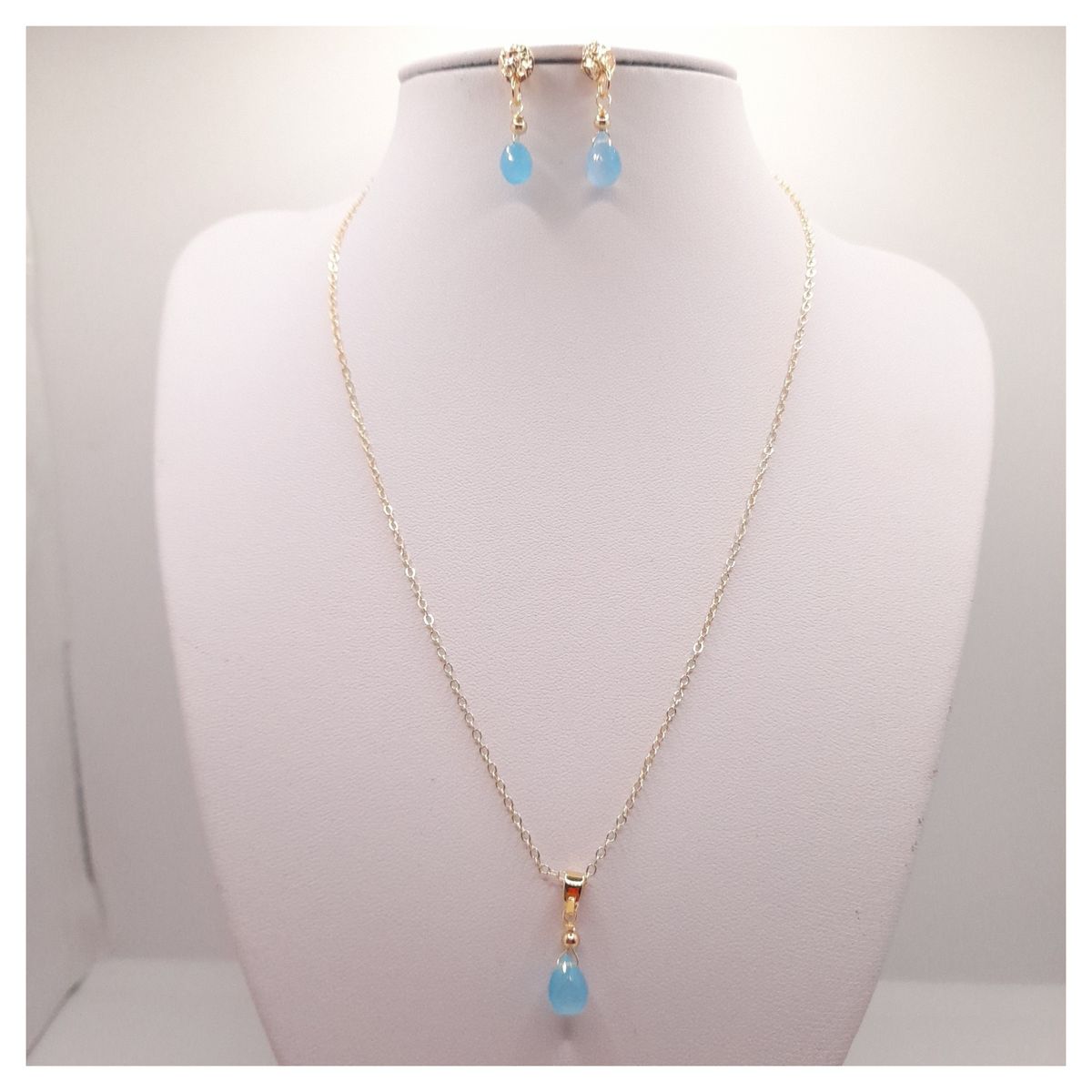 CAT JOYAS - Conjunto collar y aros calcedonia enchapado en oro