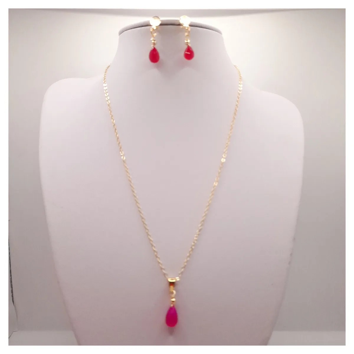 CAT JOYAS - Conjunto collar y aros calcedonia enchapado en oro