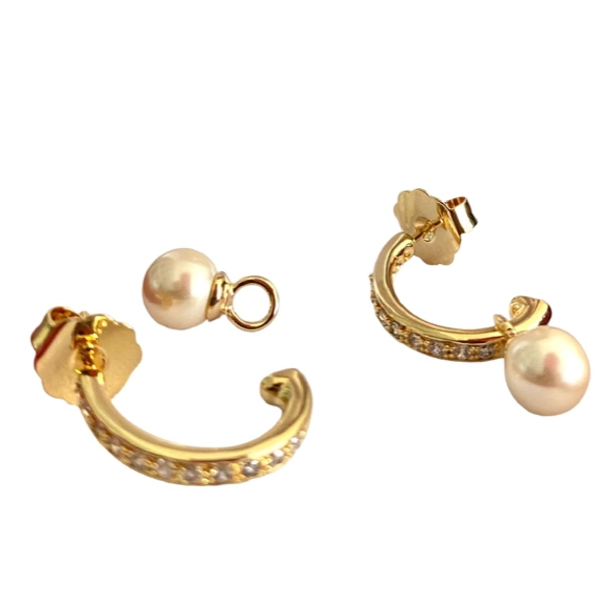 MALLORCA - AROS PERLAS DOS EN UNO Y CIRCONITAS ENCHAPADOS  EN ORO DE 18K